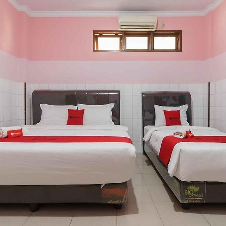 Reddoorz Plus @ Jalan Gatot Subroto Medan Sunggal Extérieur photo