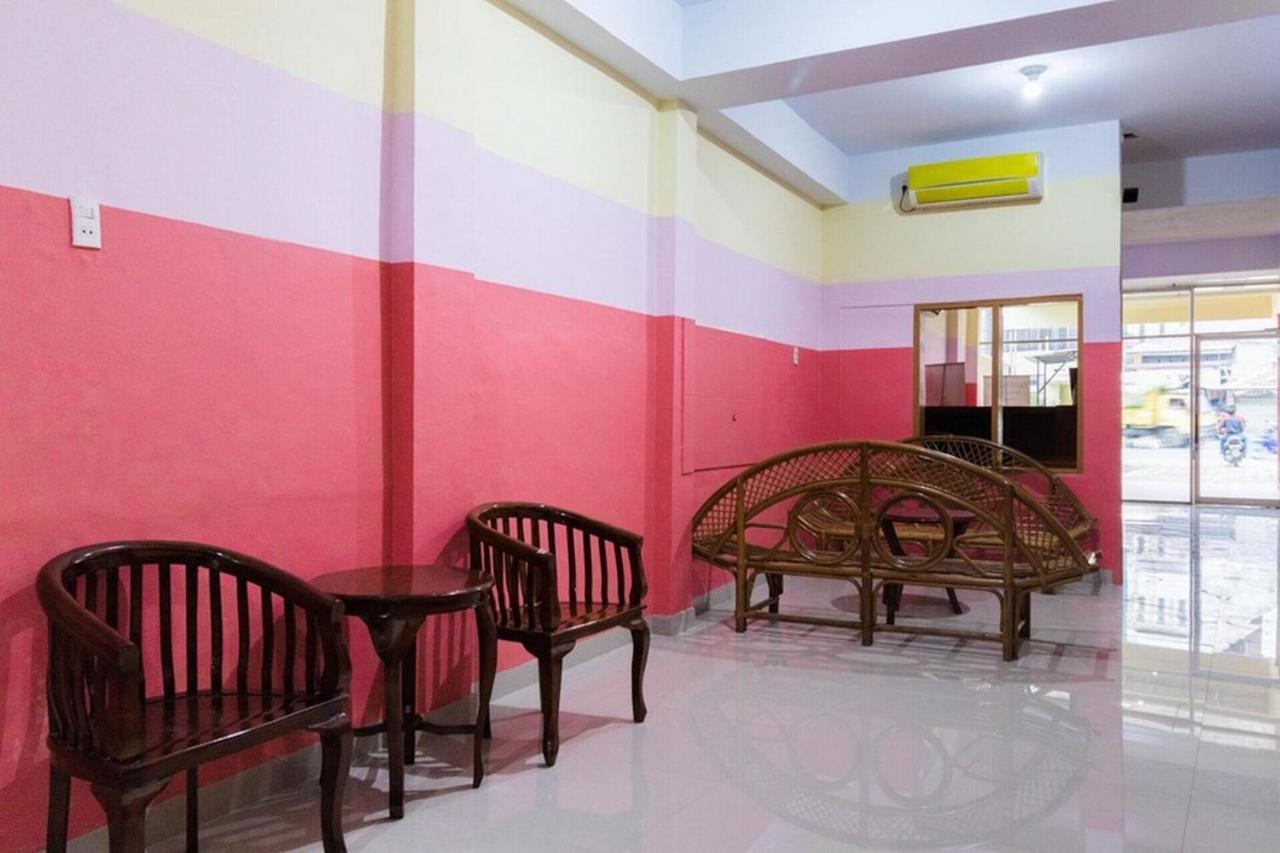 Reddoorz Plus @ Jalan Gatot Subroto Medan Sunggal Extérieur photo