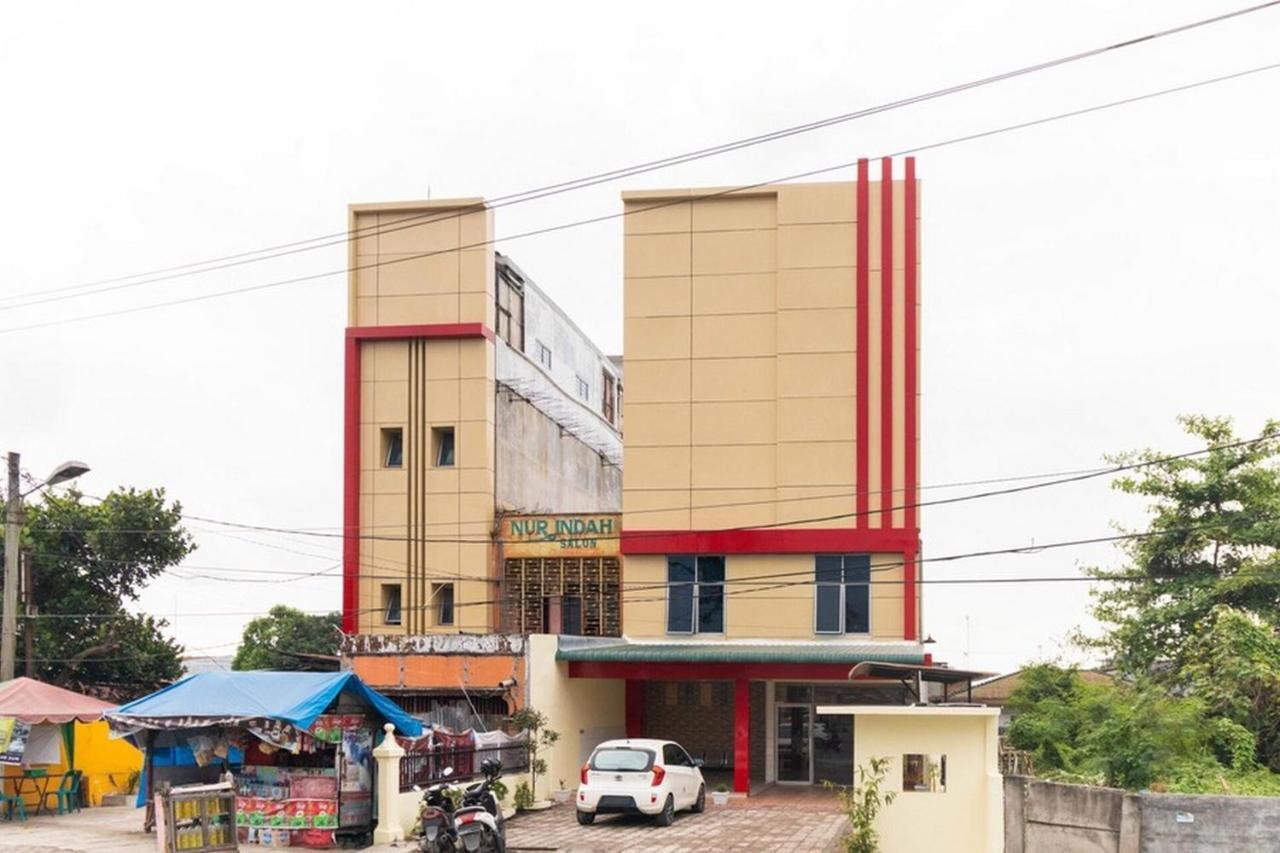 Reddoorz Plus @ Jalan Gatot Subroto Medan Sunggal Extérieur photo
