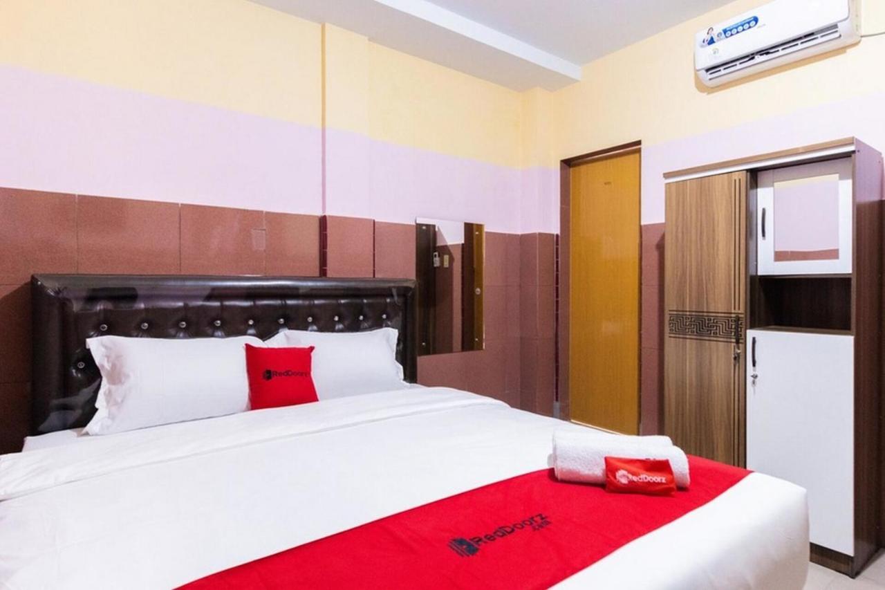 Reddoorz Plus @ Jalan Gatot Subroto Medan Sunggal Extérieur photo