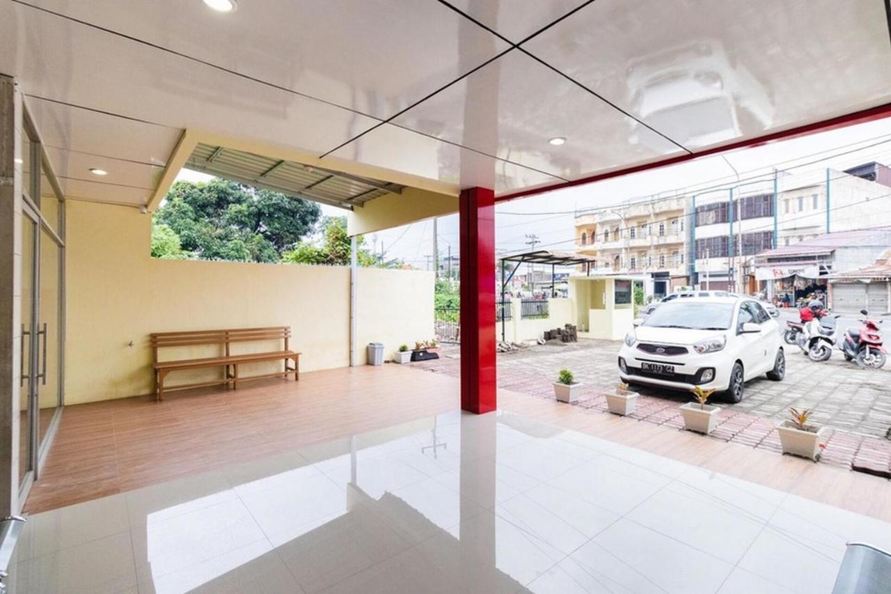Reddoorz Plus @ Jalan Gatot Subroto Medan Sunggal Extérieur photo