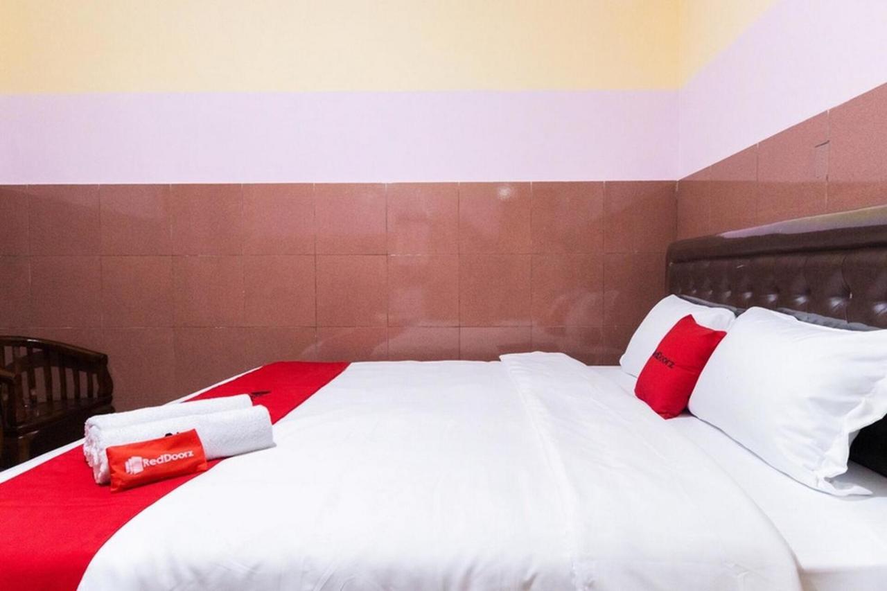 Reddoorz Plus @ Jalan Gatot Subroto Medan Sunggal Extérieur photo