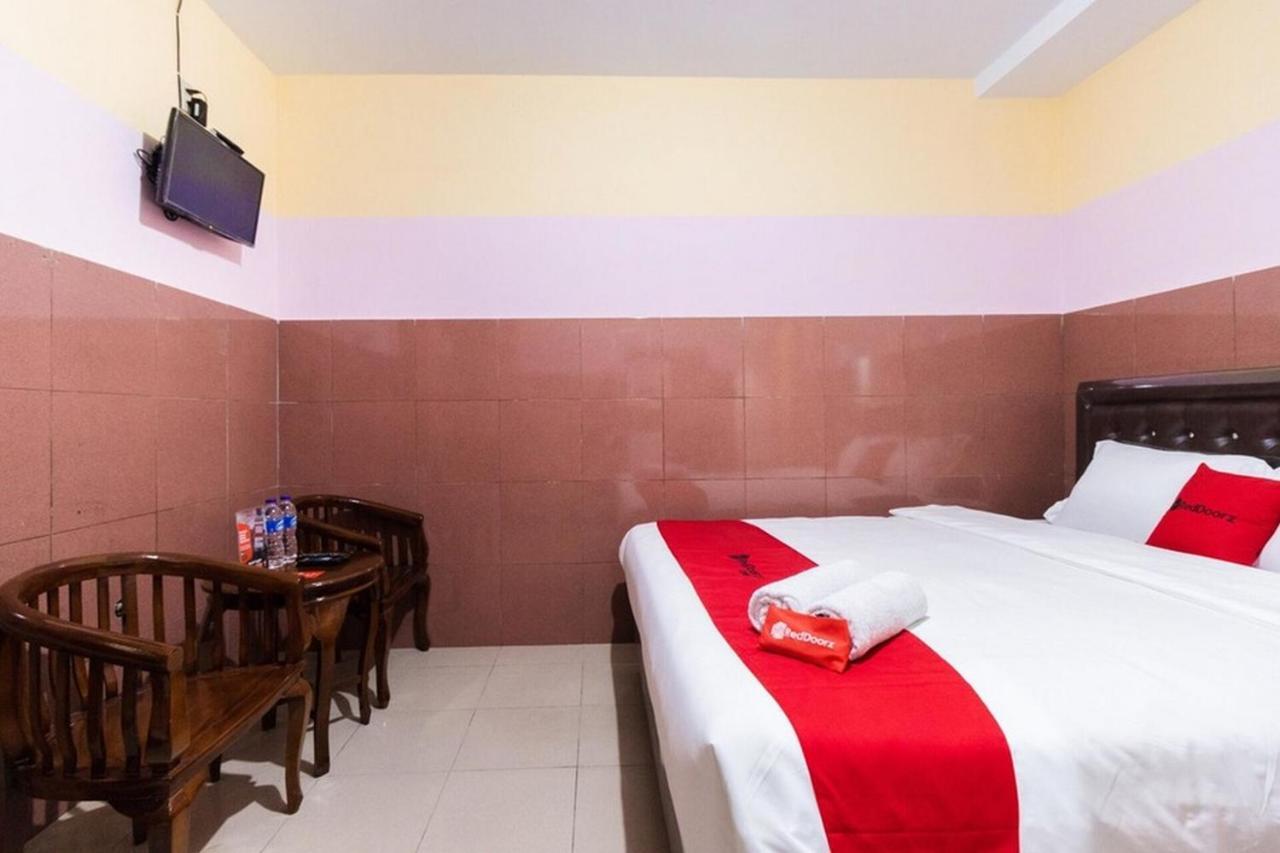 Reddoorz Plus @ Jalan Gatot Subroto Medan Sunggal Extérieur photo