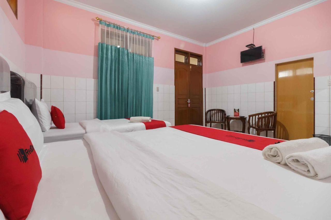 Reddoorz Plus @ Jalan Gatot Subroto Medan Sunggal Extérieur photo