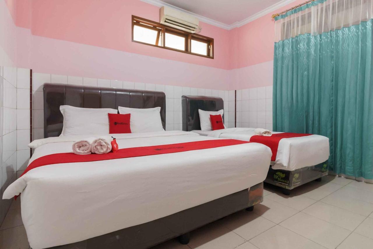 Reddoorz Plus @ Jalan Gatot Subroto Medan Sunggal Extérieur photo