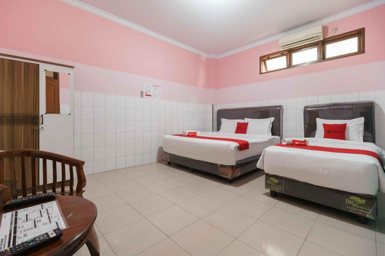 Reddoorz Plus @ Jalan Gatot Subroto Medan Sunggal Extérieur photo